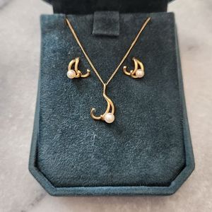 Vintage 10kt Gold and White Pearl Set